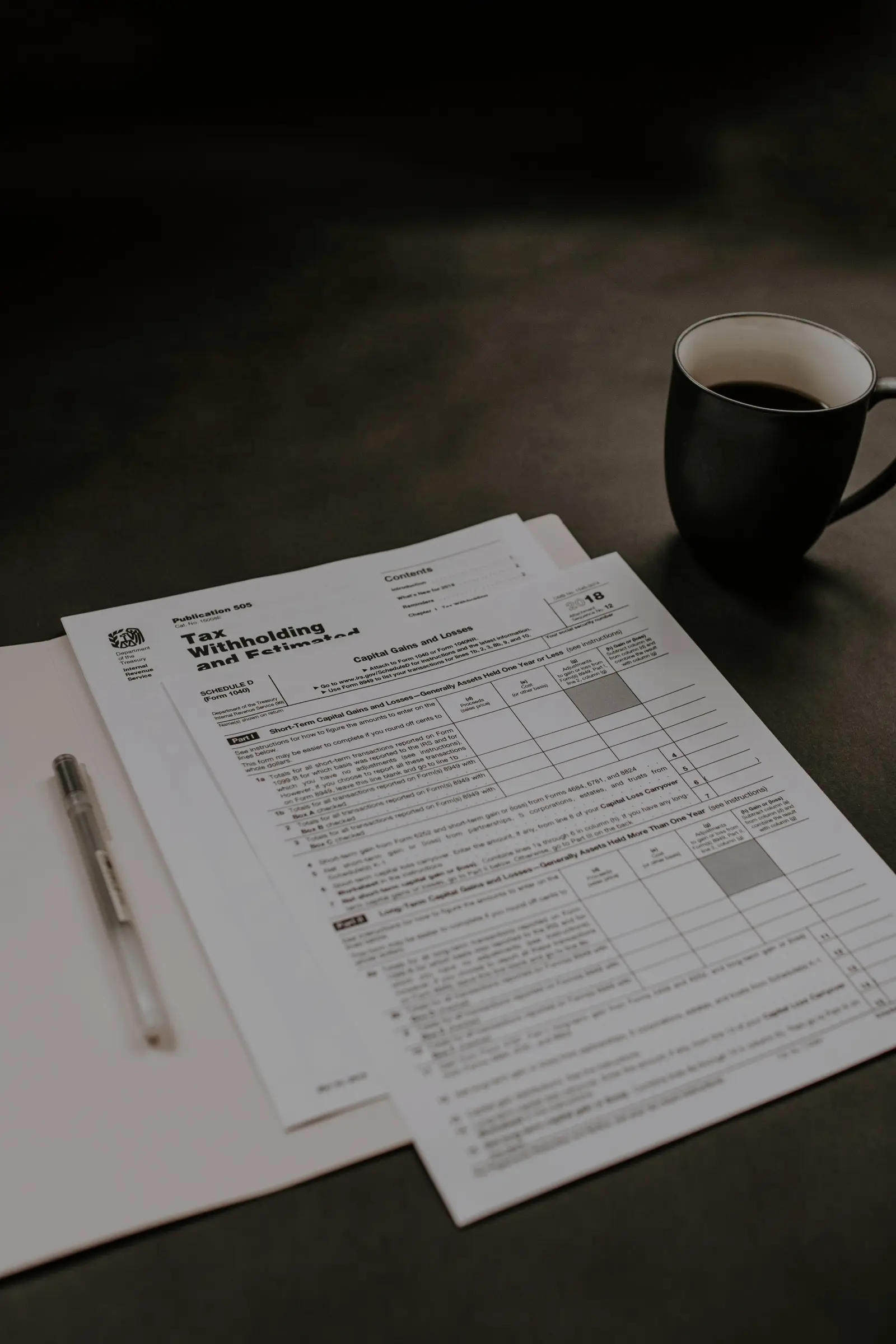Tax accountant preparing income tax returns for Los Angeles clients
